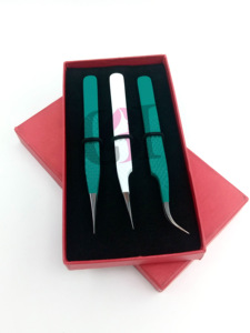 แหนบต่อขนตาตรงทำจากสเตนเลสเคลือบผงสีขาวและเขียวแบบโค้งอุปกรณ์เสริมความงามออกแบบโลโก้ได้ตามต้องการ - Product Image 3