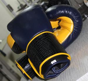 Guantes de Boxeo Personalizados de Fábrica de Alta Calidad, Guantes de Boxeo de Microfibra y Cuero Genuino para Muay Thai - Product Image 3