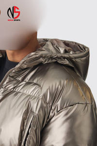 Chaqueta de Invierno Acolchada para Hombre de Alta Calidad, con Capucha y Forro de Peluche, Color Marrón, Personalizable, Resistente al Viento, Impermeable, Cálida, Elegante y Brillante - Product Image 4