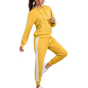 Chándal elegante de dos piezas con líneas simples y diseño relajado Chándal de tela Premium con ajuste moderno - Product Image 1