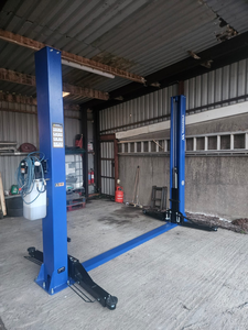 Elevador de Autos de 2 Postes en Oferta, Elevador Hidráulico de 4000 kg para Taller de Reparación de Automóviles |   Plataforma Elevadora Hidráulica de Dos Postes y Cuatro Cilindros para Autos - Product Image 2