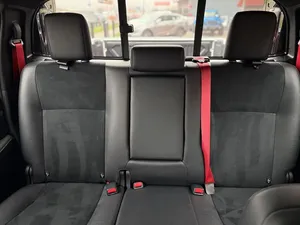 Toyota Hilux VIII 2025, Reacondicionada, Bajo Kilometraje, Caja de Cambios Automática, Volante a la Izquierda, Neumáticos R20, Estado Oscuro - Product Image 5