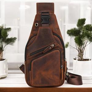 Sacoche à bandoulière en cuir de luxe au design haut de gamme avec quincaillerie dorée et compartiments intérieurs réfléchis - Product Image 3