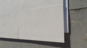 Carrelages de sol en pierre naturelle calcaire naturel mat clair Utilisation intérieure extérieure blanche turque sablée brossé 1.2x30.5x61cm - Product Image 4