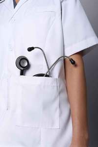 Nom d'hôpital imprimé sur mesure OEM manteaux médicaux unisexe pour infirmière et médecin combinaisons de gommage avec conception de logo uniformes personnalisés - Product Image 5