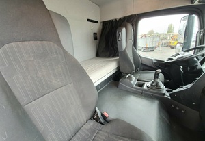 Camión Volquete Mercedes Arocs 2017, Euro 6, Tracción 6x4, 351-450HP, Diésel, con Capacidad de Carga de 41-50t - Product Image 5