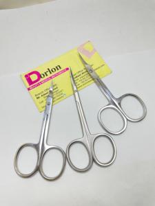 Tijera profesional para uñas y cutículas con etiqueta personalizada, hoja curva sostenible de acero inoxidable, diseño de punta de flecha, tijeras de maquillaje afiladas - Product Image 3