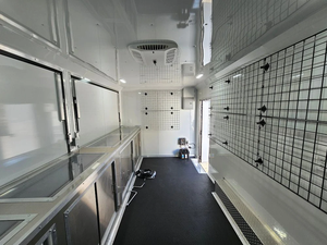 Remorque de transport fermée 8,5' x 16' pour événements marketing et commerciaux, entièrement équipée, capacité de charge 2001-3000 kg - Product Image 6