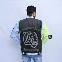 Jaket Varsity Kustom Grosir Bahan Wol Lengan Kulit Asli Bordir Chenille Patch OEM Label Pribadi Jaket Letterman