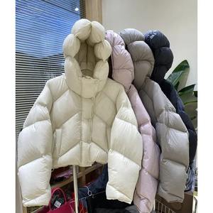 Doudoune d'hiver pour femmes avec capuche courte épaissie coupe ample bouffante doublure en nylon respirant techniques imprimées - Product Image 3