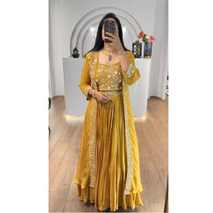 Lehenga entièrement cousu avec un haut shrug pour les mariages et les fêtes, Lehenga Choli pour l'exportation mondiale depuis l'Inde - Product Image 1