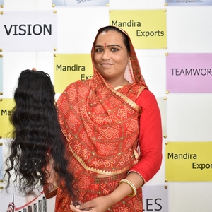 Cheveux indiens vierges Remy bruts non traités Machine à vagues naturelles Double trame sans perte de cheveux humains indiens de couleur noire crépue ondulée - Product Image 1