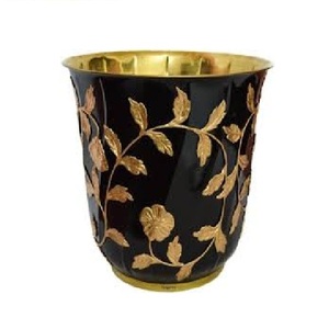 Macetas con Diseño Martillado y Acabado Dorado, con Soportes de Diseño con Recubrimiento de Polvo Negro para Esquinas de Hoteles, Precio Económico - Product Image 3