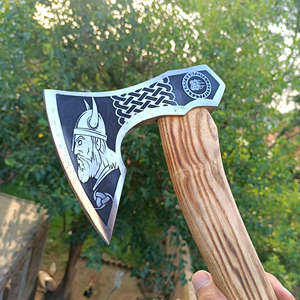 Hacha Vikinga Hecha a Mano de Acero con Alto Contenido de Carbono, Funda de Cuero de Grado Industrial, Mango de Madera Natural, 1 Año de Garantía, para Camping - Product Image 2