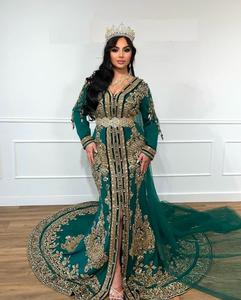 Designer-Broderie avec pierre embellie, travail Dabka sur belle robe Caftan vert bouteille avec Trail & Veil pour mariage = 2025 - Product Image 1