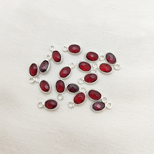 Colgante de ajuste de bisel ovalado granate chapado en oro-Dijes de granate facetado de Plata de Ley 925 de 4x6mm para la fabricación de joyas - Product Image 2