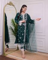 Nouvelle couleur grande taille vêtements pour femmes vêtements ethniques pakistanais indiens grande taille avec travail doux en robe kurti de travail de frontière de cou lourd