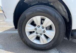 Toyota Hilux SR5 2019 / Disponible à la vente avec faible kilométrage, moteur essence, véhicule bien entretenu et sans accident. - Product Image 3