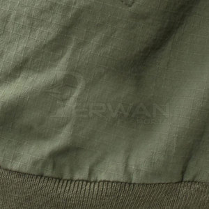 เสื้อแจ็กเก็ตนักบินผู้ชายสำหรับฤดูหนาวปกตั้งโลโก้แบบกำหนดเองได้เสื้อผ้าแฟชั่นแบบแห้งเร็วและระบายอากาศได้ดี - Product Image 2