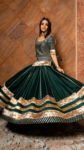 BAISA VERT FONCÉ COTON SOIE AVEC LAPPA TRAVAIL LEHENGA ET JAAL TRAVAIL ORGANZA DUPATTA SET - Product Image 3