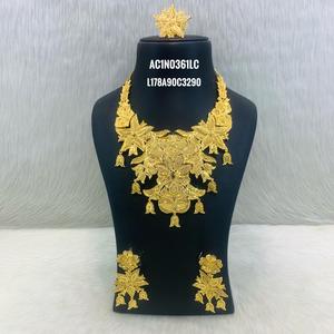 Conjunto de Collar Chapado en Oro, Nuevo Diseño, Conjunto Corto - Product Image 1