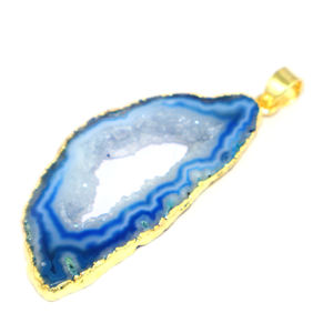 Pendentif en pierre géode druzy de style minimaliste, forme fantaisie, plaqué or 22 carats, métal laiton, bijoux tendance pour femmes, vente en gros - Product Image 2