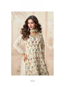 Ensemble en georgette Heavy Fox avec broderie, pantalon palazzo en georgette Heavy Fox avec broderie, dupatta en georgette Heavy Fox avec imprimé - Product Image 3