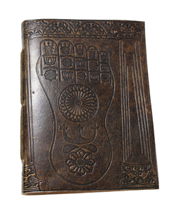 Journal en cuir de chèvre relié à la main, en papier Lokta, avec un 'pied symbolique' de Bouddha gravé sur la couverture - Product Image 1
