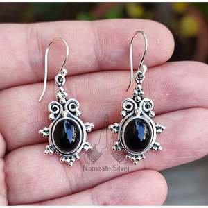 Pendientes Colgantes Boho Hechos a Mano con Piedras Preciosas, Ónix Negro y Zafiro, Plata de Ley, Regalo Perfecto para Cumpleaños, Aniversario o Navidad para Ella - Product Image 1