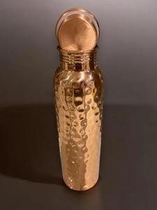 Bouteille d'eau en cuivre pur 100% avec motifs de diamants complexes Verres d'hydratation sains élégants pour la vente à l'exportation - Product Image 2