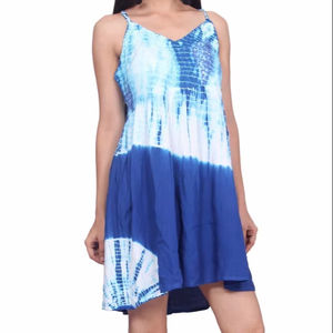 Tie Dye Indigo Robe en bleu et blanc moins désintéressé Beach Wear pour les soirées - Product Image 1