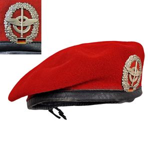 Béret de la Bundeswehr allemande en laine 100% personnalisé en gros avec élégant logo avant métallique pour les gardes de sécurité/personnel - Product Image 2