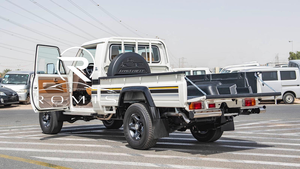 Toyota Land Cruiser LC79 Pickup 4.0L 4x4 Benzina Cabina Singola 6 Posti Cerchi R18 AC Manuale Guida a Sinistra Sedili in Pelle Alluminio - Product Image 5
