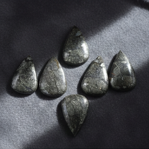 Pierres précieuses en marcassite de haute qualité naturelle, pierres artisanales de qualité supérieure pour la fabrication de bijoux, disponibles en vrac dans différentes tailles - Product Image 1