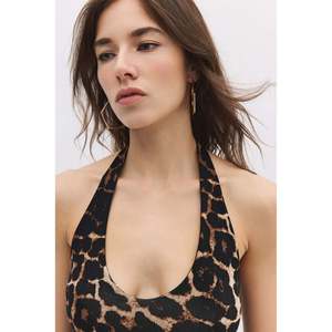 Blusa Corta con Estampado de Leopardo - Product Image 3