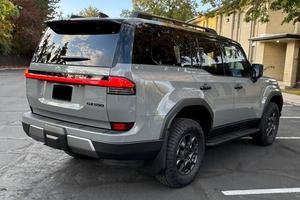 ใช้เครื่องยนต์ GX 550 Overtrail+ Twin-Turbo V6 - Product Image 4