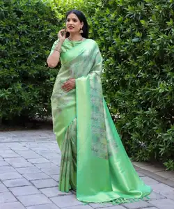 Compras en línea sin complicaciones India Amplia gama de saris de fiesta de seda tradicional india al alcance de su mano - Product Image 1