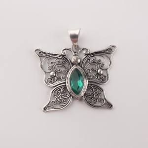 Colgante de Plata de Ley 925 con Esmeralda Verde, Collar de Mariposa Único de Primera Calidad con Certificado IGI, Regalo de Piedra Natal de Mayo - Product Image 2