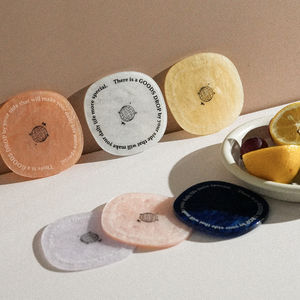 Sous-verre en acrylique personnalisé avec perle, logo personnalisé brillant, sous-verre en plastique réutilisable, cadeau promotionnel pour la maison, le café - Product Image 1