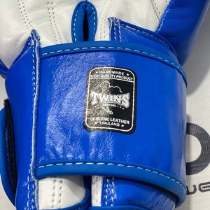 Nouveaux gants de boxe Muay Thai Air Flow pour hommes, design dernier cri, sur mesure, ajustables, pour entraînement et arts martiaux. - Product Image 4