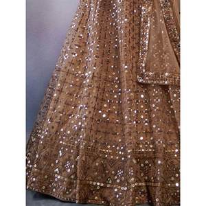 Magnifique Lehenga Choli en tulle avec broderie de sequins et de fils marron clair, prêt à porter pour les vêtements de mariage - Product Image 4