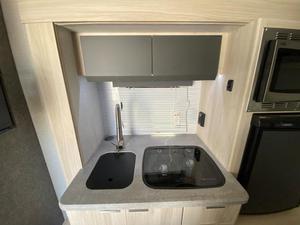 Caravane d'occasion Winnebago Industries Hike H210RB 2021 prête à la vente - Product Image 4