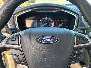 Comme neuf, super propre, Ford Fusion SE berline d'occasion 2019 - Product Image 2