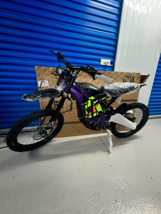 Surron Light Bee X 2026, 8000W 60V40AH 260Nm Vert Sauge Noir Carbone, Puissance Explosive, Parfait pour les sentiers forestiers et les routes de montagne. - Product Image 1