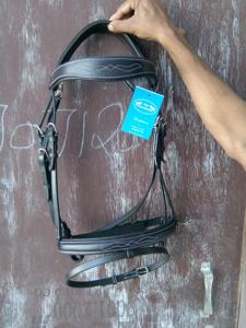 Bride de cheval western équestre en cuir durable avec logo personnalisé coutures fantaisie pour l'équitation course de chevaux utilisation stable licou de cheval - Product Image 3