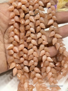 หินมูนสโตนพีชธรรมชาติ AAA ทรงหยดน้ำเจียระไนแบบบริโอเลต ร้อยเป็นเส้น 8 นิ้ว ขนาดประมาณ 6x9 มม. - Product Image 6