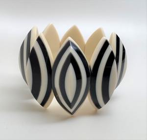 กำไลข้อมือเรซินทำด้วยมือเครื่องประดับชิ้นใหญ่พิเศษดีไซน์เป็นเอกลักษณ์ทำจากเรซินวัสดุที่เป็นมิตรกับสิ่งแวดล้อม - Product Image 5