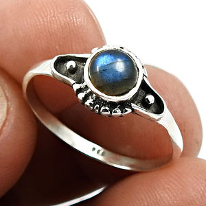 เครื่องประดับเงินราคาไม่แพงธรรมชาติสีฟ้าไฟลาบราดอร์อิตพลอยทรงกลมแหวนฮิปปี้เงินแท้ 925 ซัพพลายเออร์ขายส่ง - Product Image 3