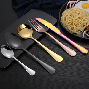 Ensemble de couverts arc-en-ciel avec surface multicolore lisse, fabriqué en acier durable, idéal pour les repas en famille et décoratif - Product Image 6