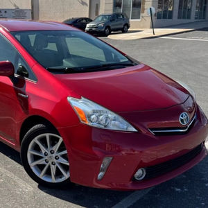 Toyota Prius rouge d'occasion 2014, conduite à gauche - Product Image 1